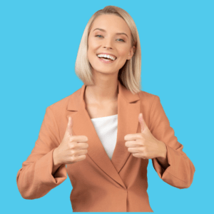 Jeune fille fond bleu pouces levés